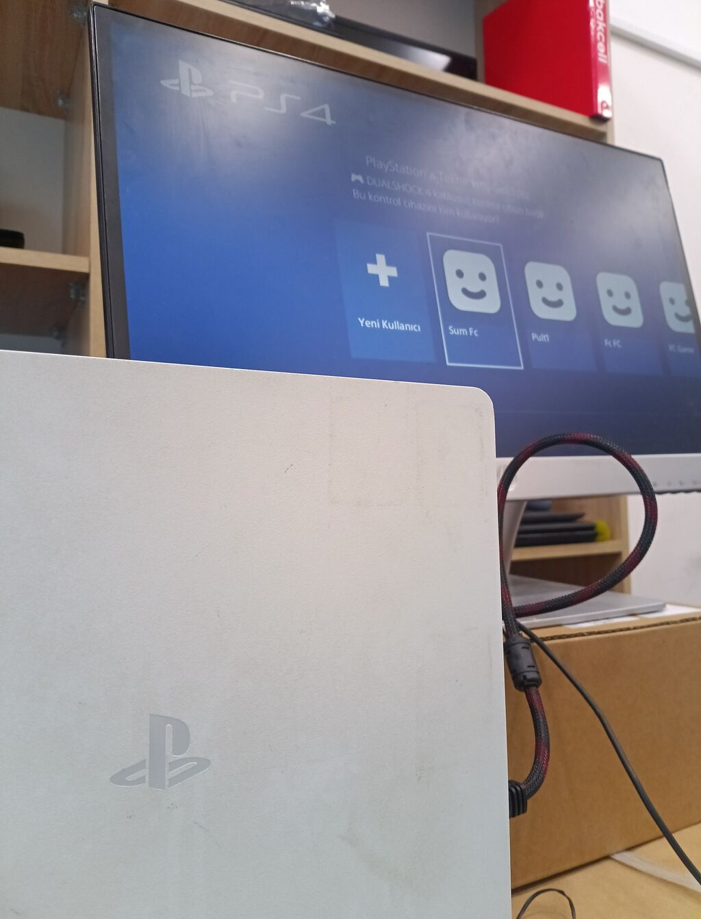 Sony PlayStation 4 Slim (ağ rəng) oyun konsolu - Model: PS4 Slim — Oyun konsolları, Bakı (2)