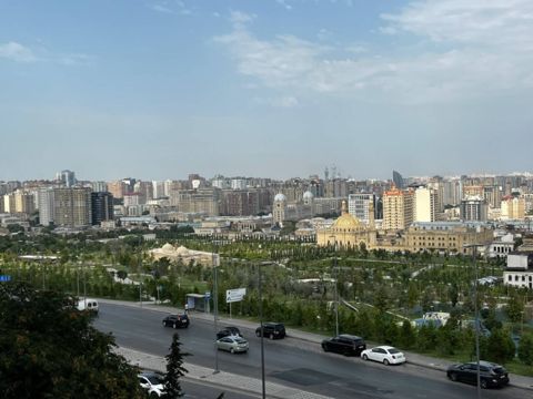 İcarəyə verilir 4 otaqlı yeni tikili 150 m² — Apartment