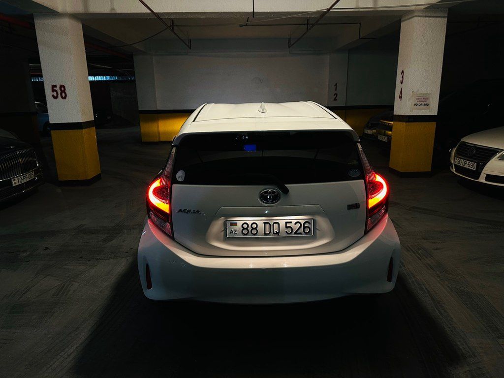Toyota Aqua, 1.5 L, 0.9 kWh, 2020 il, 28 500 km 88-DQ-526 — Avtomobillər, Bakı (2)