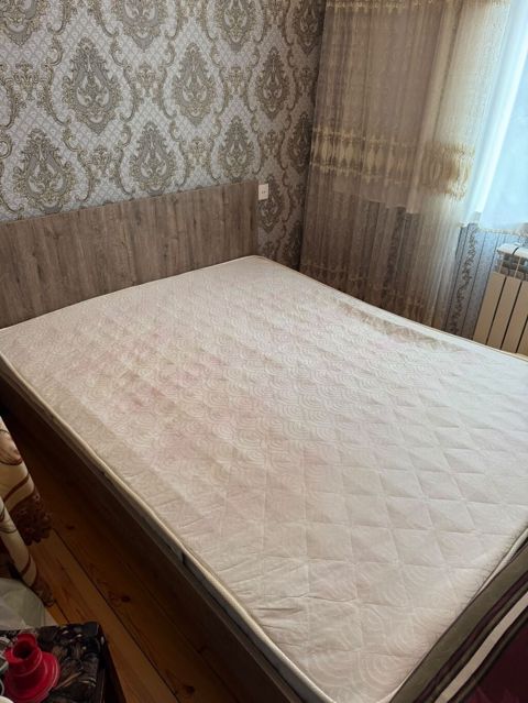 Aynur92 Qiymet 150 Azn Taxt + Matras satilir Baza yoxdur yaxsi — Bakı