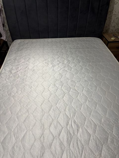 Yataq döşəyi – 160 x 200 sm - Ölçü: 160 x 200 sm (queen-size). - Rəng — Bakı