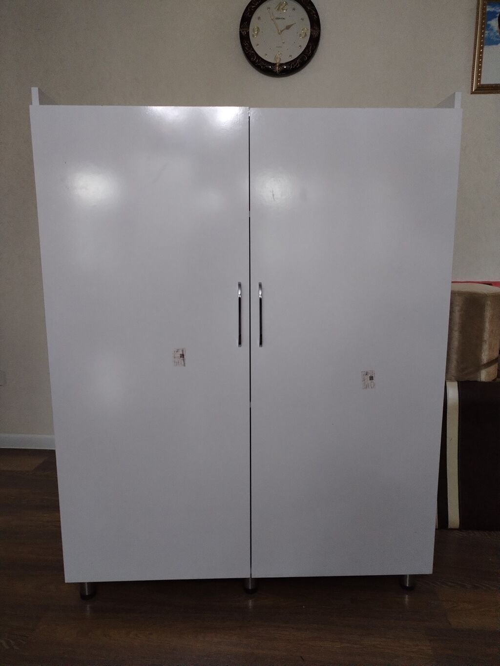 Ağ rəngli iki qapılı şkaf - Material: laminat/MDF tipli taxta səth — Şkaflar, Digah (2)