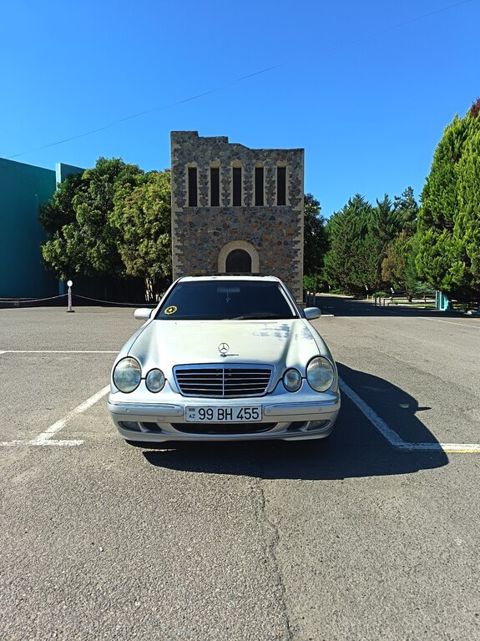 Mercedes E 220, 2.2 L, 2000 il, 446 503 km — Qazax