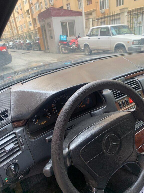 Mercedes E 230, 2.3 L, 1996 il, 300 000 km 10-UB-542 — Avtomobillər, Bakı (7)