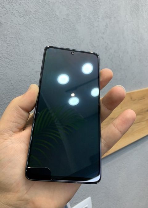 "Samsung A51" ekranı — Bakı