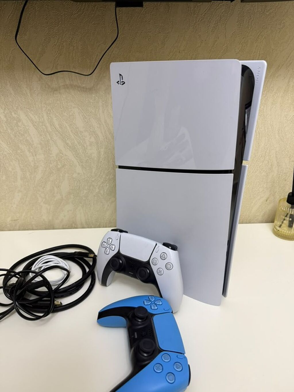 PlayStation 5 (PS5) oyun konsolu – ağ korpuslu versiya Komplekt — Oyun konsolları, Bakı (3)