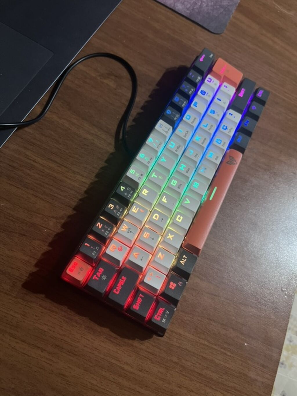 RGB işıqlanmaya malik kompakt mexaniki klaviatura - 60% ölçülü, yerə — Klaviaturalar və siçanlar, Sumqayıt (2)