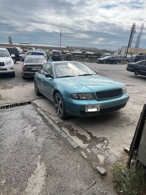 Audi A4, 1.8 L, 2000 il, 350 000 km — Bakı