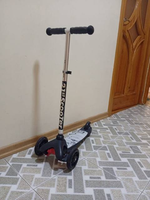 Uşaq skuterı – 3 təkərli, sükanlı model - Marka/model: “1st Scooter” — Mopedler ve scooterlar