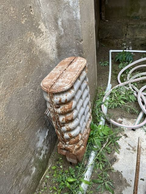 Çuqun radiator. Klassik tipli, qalın gövdəli çuqun istilik — Mehdiabad