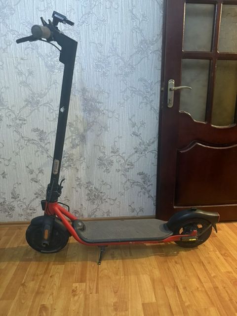 Ninebot D18E Yaxsi vezyetdedi,problemi yoxdu,proqramida var — Bakı