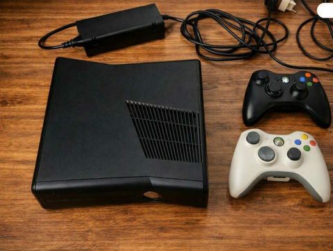 Xbox 360 (Slim) oyun konsolu dəsti 40 dene icerisinde oyun var Tam — Qobu