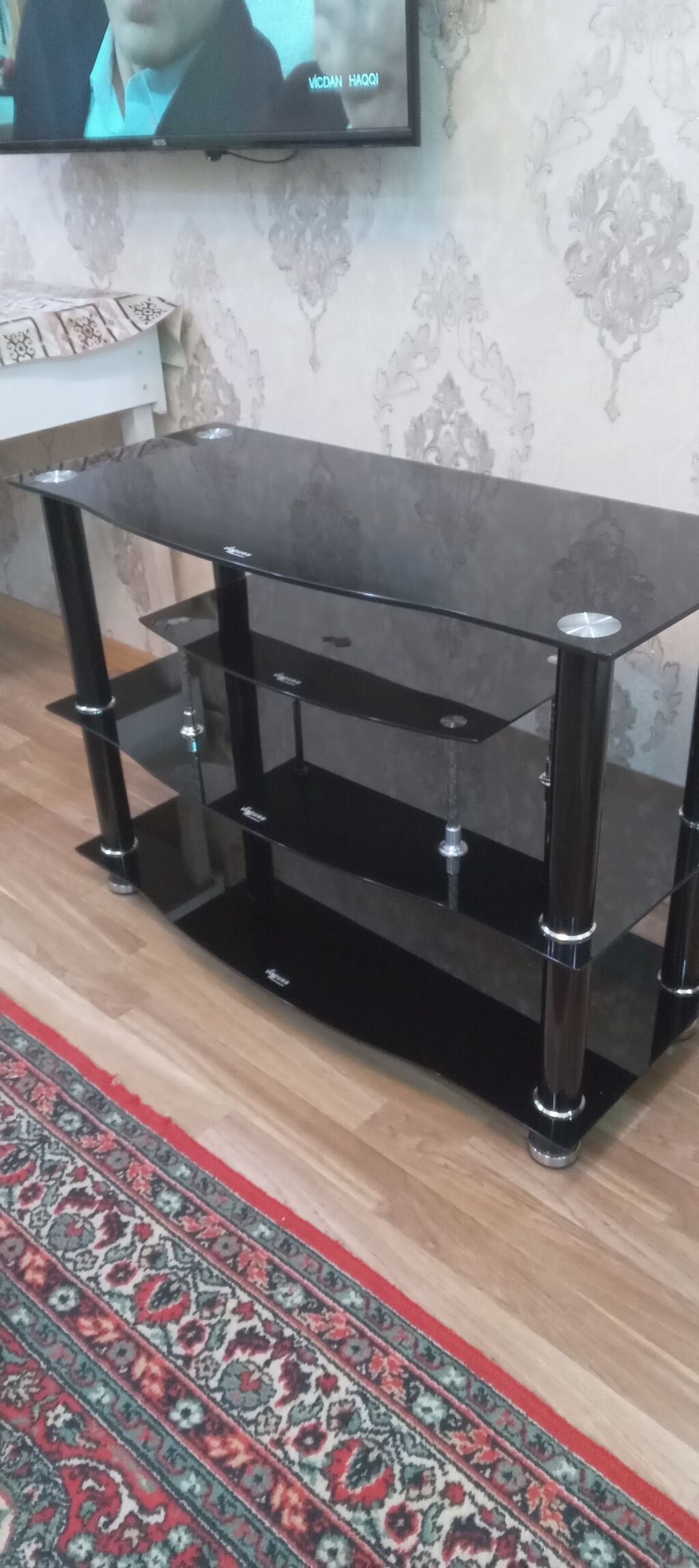 Vugues markalı şüşə TV altlığı - Material: temperli qara şüşə rəflər — Televizor altlıqları və standlar, Bakı (4)