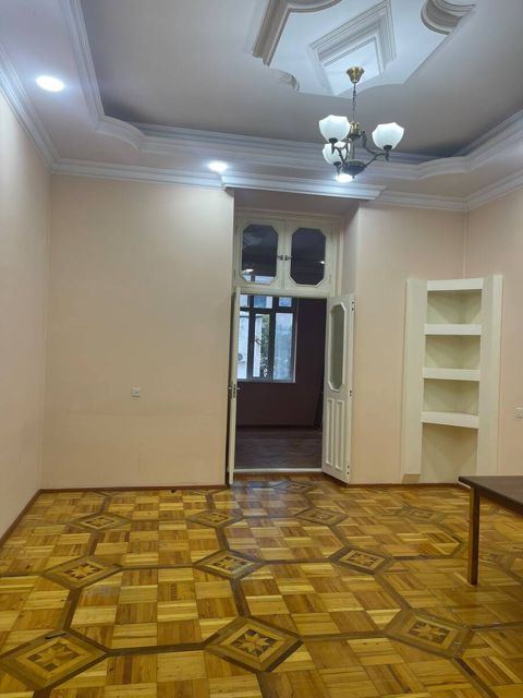 İcarəyə verilir 3 otaqlı köhnə tikili 100 m² — Bakı
