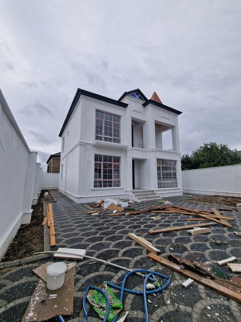 Satılır 5 otaqlı həyət evi/bağ evi 200 m² — Bakı