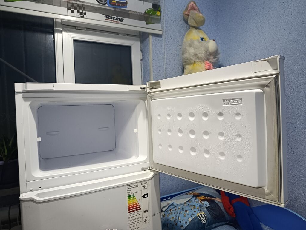 Beko ikiqapılı soyuducu - Üst hissədə dondurucu bölmə, aşağıda — Soyuducular, Bakı (2)