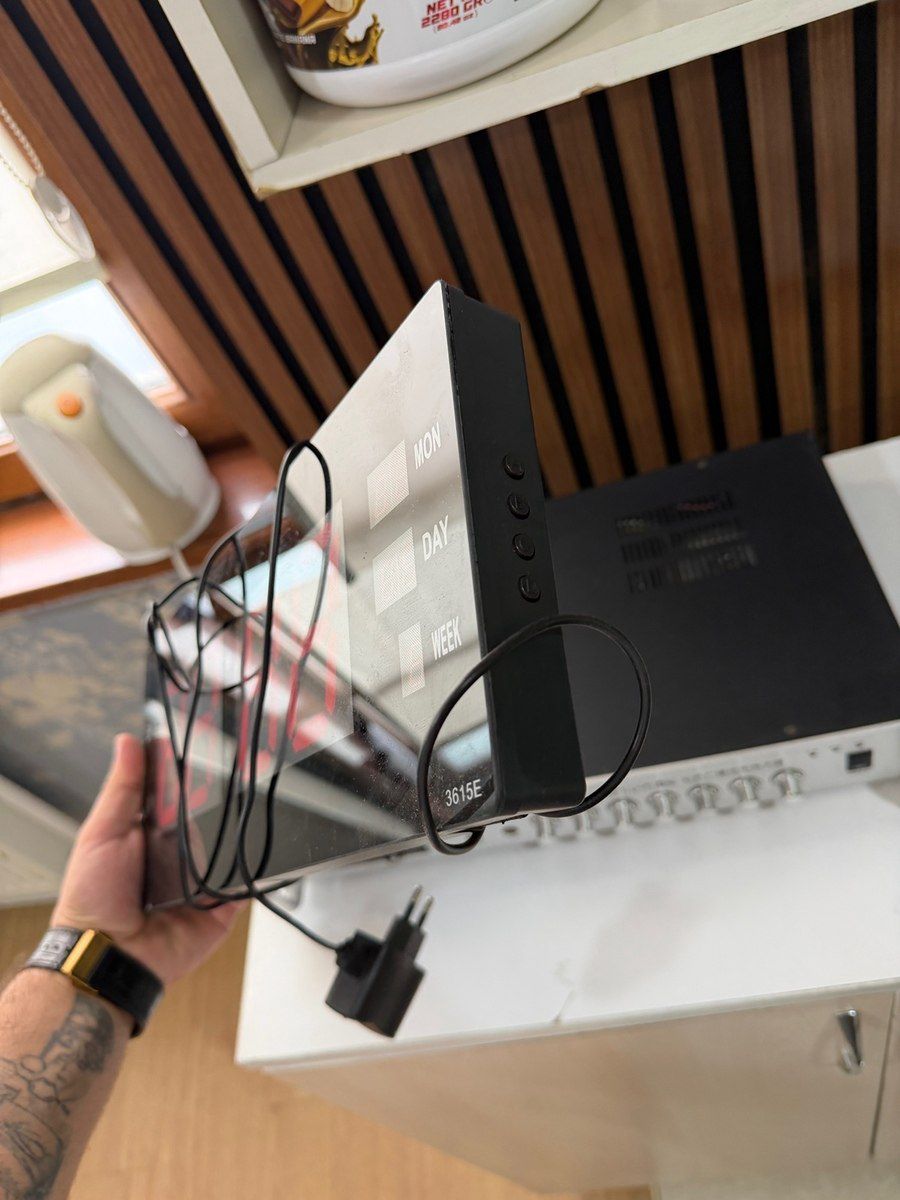 Elektron saat — Dekor və interyeri, Bakı (2)