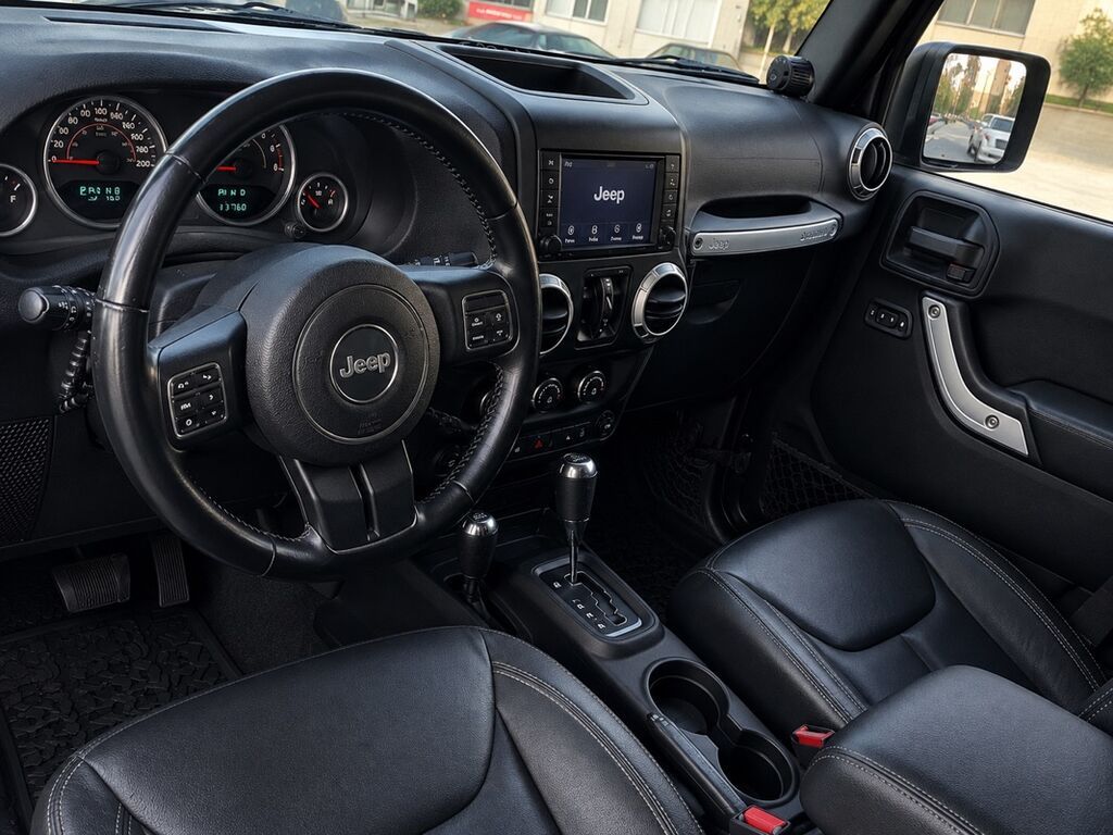 Jeep Wrangler Unlimited, 4 qapı, qara rəng - Güclü off-road — Avtomobillər, Bakı (5)