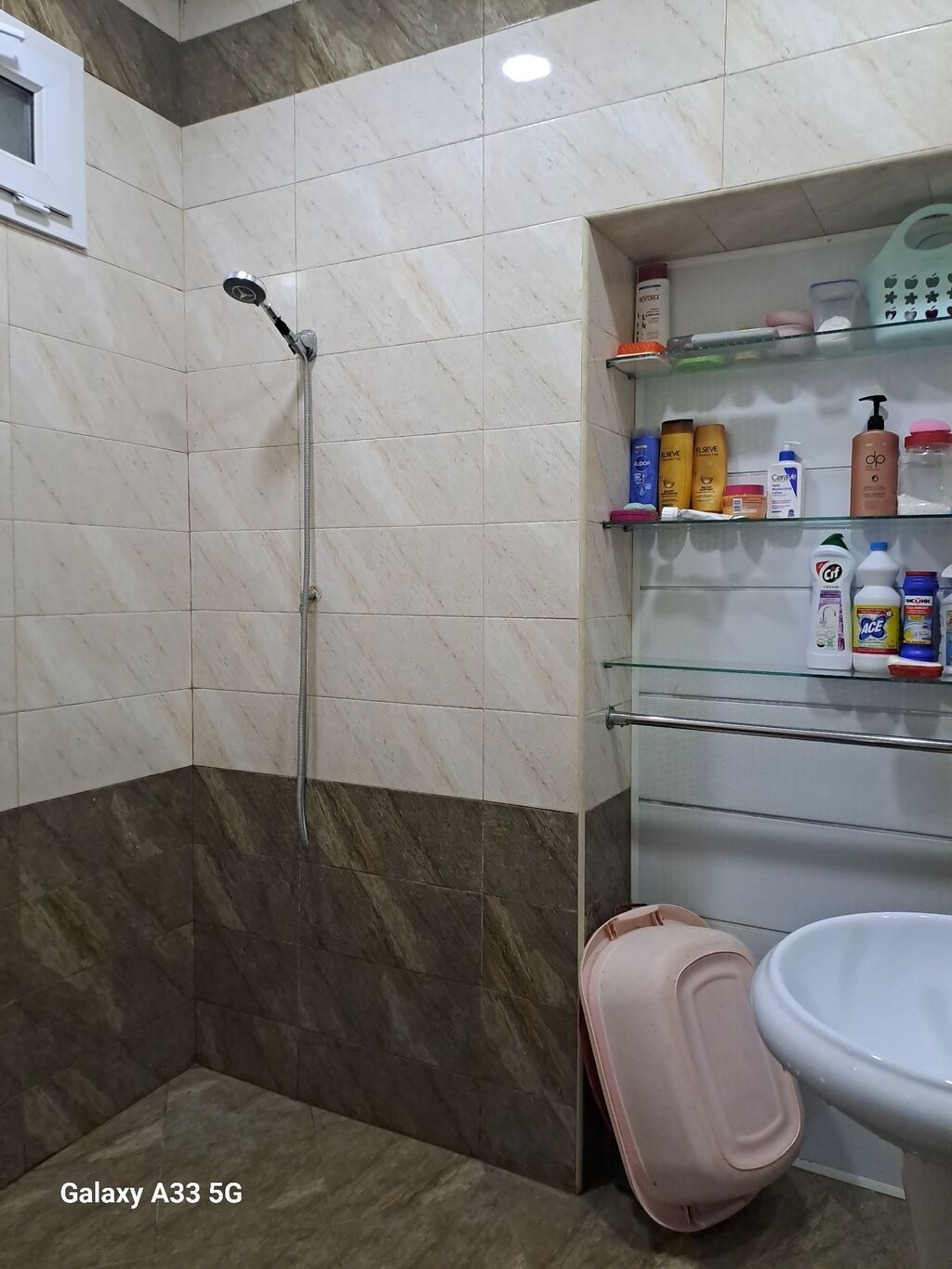 Mənzil Əhmədli metrosuna 5 dəqiqə məsafədə yerləşir.Xanım otaq yoldaşı — Ev, villa, Bakı (10)