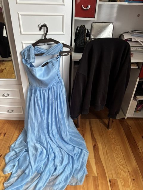 Göy rəngli uzun ziyafət/gecə geyimi - Stil: Romantik, axıcı ətəkli — 60 ₼ · Digah · Axşam paltarları Göy rəngli uzun ziyafət/gecə geyimi - Stil: Romantik, axıcı ətəkli — Digah