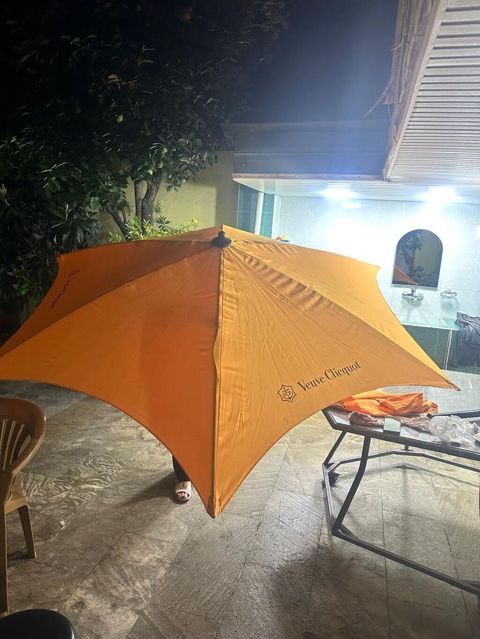 Veuve Clicquot brendli açıq hava çətiri salam istifadə olunmayıb — Mehdiabad