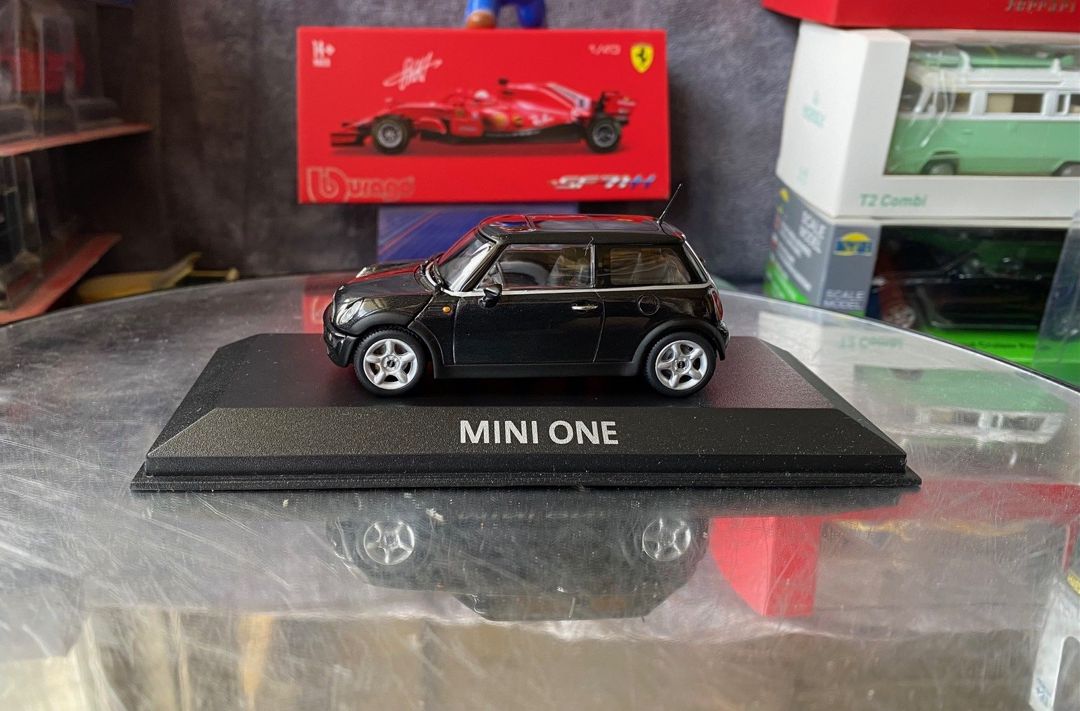Коллекционная модель Mini Cooper Mini One R50 black 2001 — Kolleksiyalar, Bakı (11)