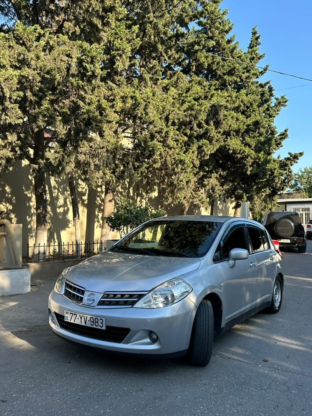 Nissan Tiida hatchback – gümüşü rəng Texniki və dizayn: - Korpus: 5 77-YV-983 — Avtomobillər, Bakı (4)