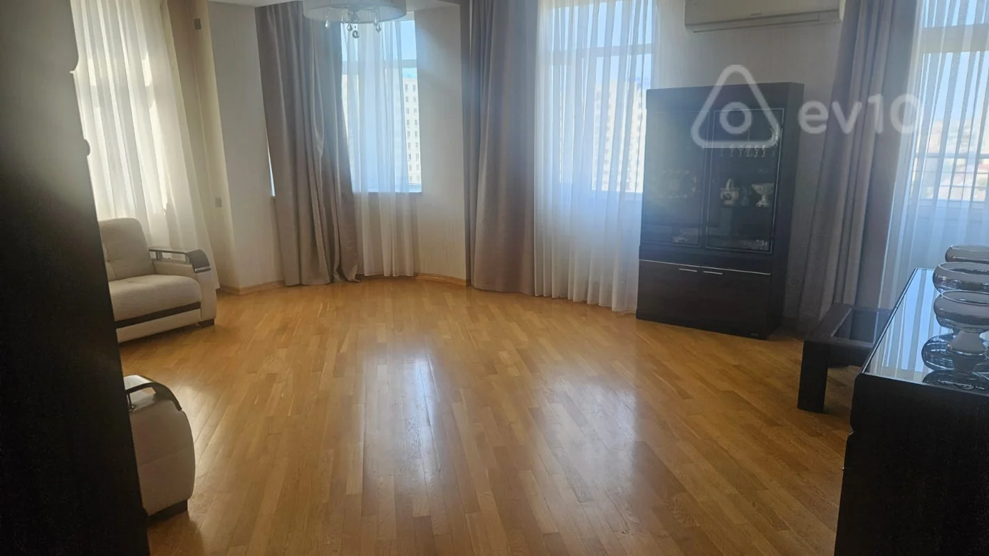 4 otaqlı mənzil, 170 m², Təbriz küç — Bakı