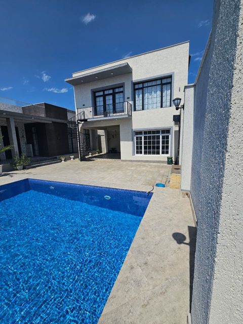 Satılır 5 otaqlı həyət evi/bağ evi 200 m² — Bakı