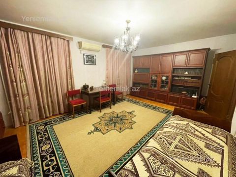 Satılır 4 otaqlı Bina evi menzil (Köhnə tikili), 100 m², Nərimanov rayonu — Mənzil