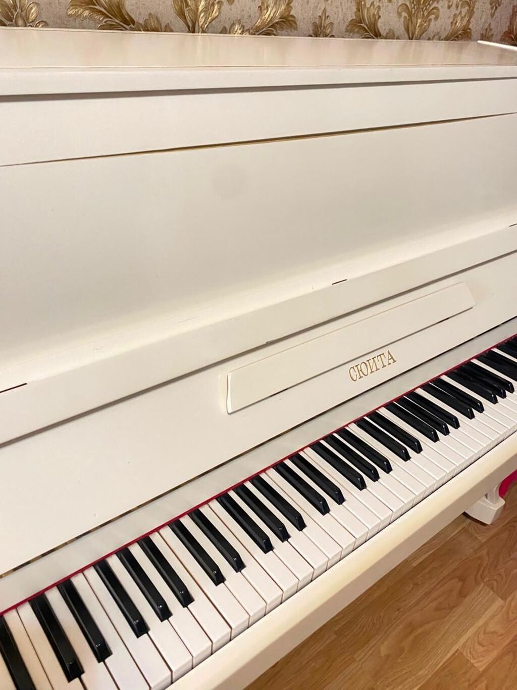 Ağ rəngli şvert pianino – “Сюита” (upright) Xüsusiyyətlər: - Korpus — Pianino və digər klaviş alətləri, Gəncə (3)