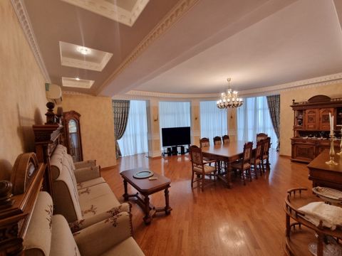 Satılır 4 otaqlı yeni tikili 180 m² — Bakı