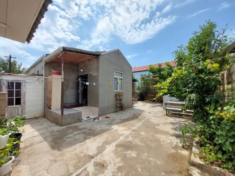 Satılır 4 otaqlı həyət evi/bağ evi 100 m² — Bakı