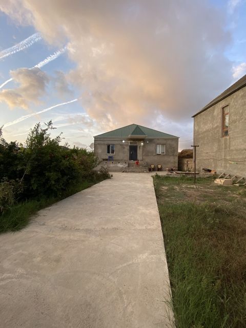 Satılır 4 otaqlı həyət evi/bağ evi 140 m² — Bakı