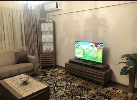 İcarəyə verilir 3 otaqlı köhnə tikili 50 m² — Apartment