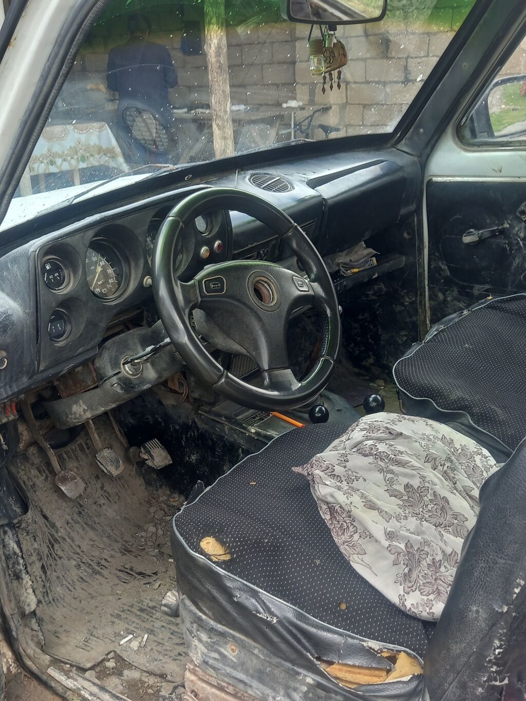Lada Niv satlır Xüsusiyyətlər: - Daimi tam ötürücü (4x4) — Avtomobillər, Şamaxı (6)