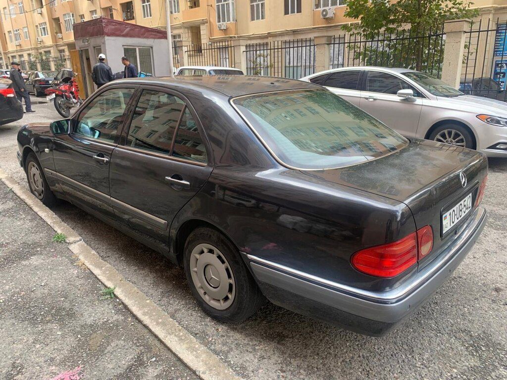 Mercedes E 230, 2.3 L, 1996 il, 300 000 km 10-UB-542 — Avtomobillər, Bakı (5)