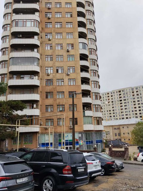 Satılır 5 otaqlı yeni tikili 190 m² — Bakı