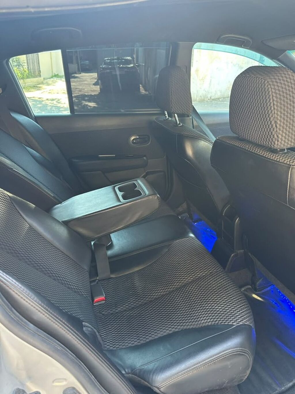 Nissan Tiida hatchback – gümüşü rəng Texniki və dizayn: - Korpus: 5 77-YV-983 — Avtomobillər, Bakı (2)