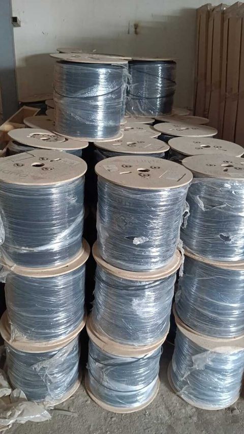 Fiber optik drop kabel çöl üçün 4 Lifli Dude Optıcal Cabel Ftth 4FG657 A1 1KM — Bakı