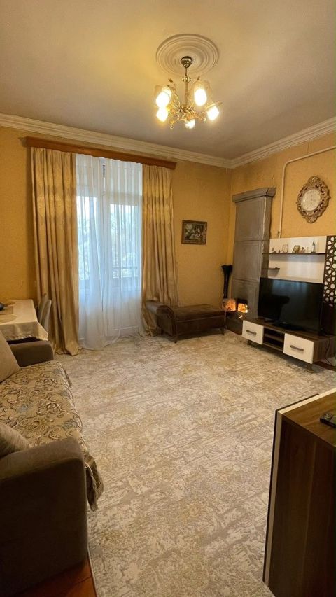 Satılır 2 otaqlı köhnə tikili 44 m² — Bakı