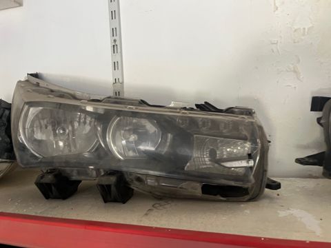 Toyota Corolla faraları — Demir