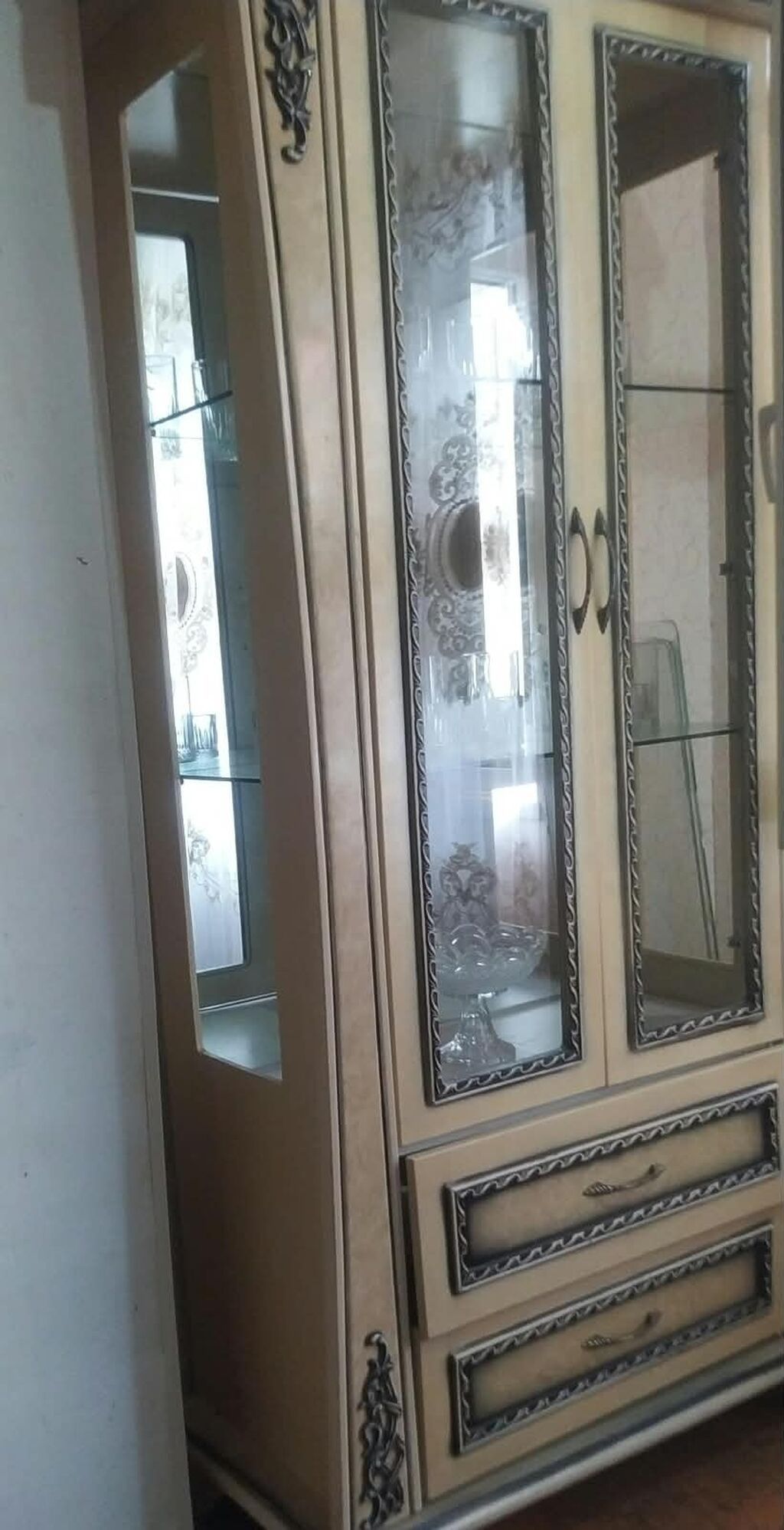Qonaq otağı üçün klassik dəst – vitrin, konsol-güzgü və masa — Qonaq otağı üçün, Bakı (2)