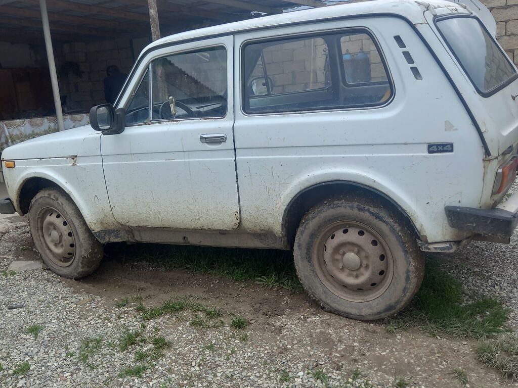 Lada Niv satlır Xüsusiyyətlər: - Daimi tam ötürücü (4x4) — Avtomobillər, Şamaxı