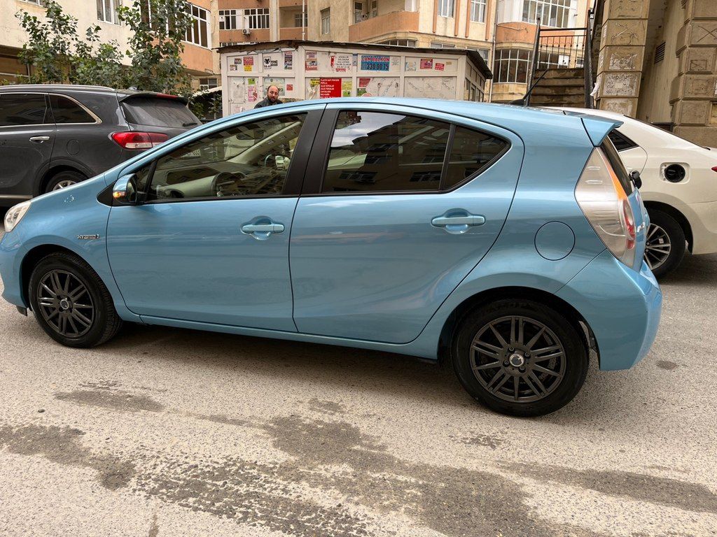 Toyota Aqua, 1.5 L, 0.9 kWh, 2014 il, 429 010 km — Avtomobillər, Bakı (9)