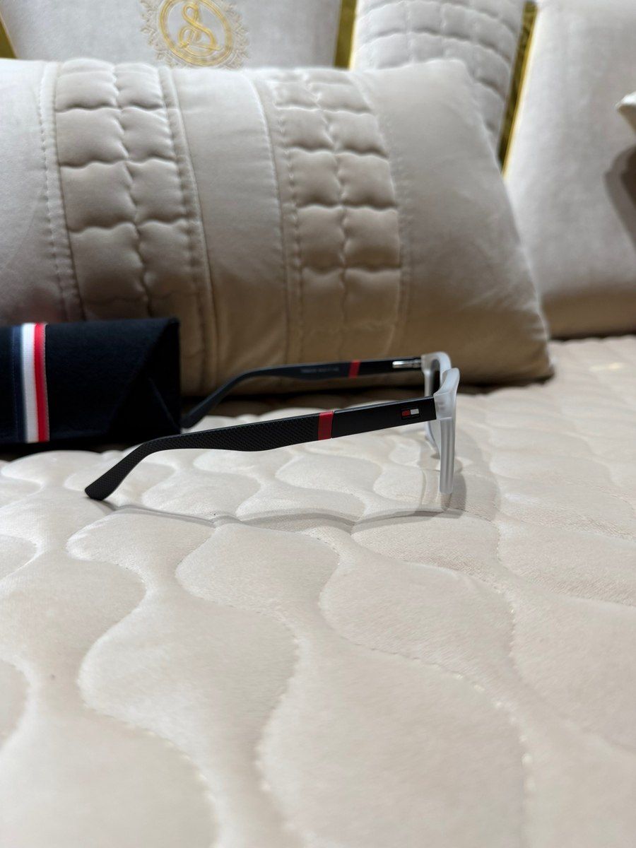 Tommy Hilfiger eynəyi — Şəxsi əşyalar, Bakı (2)