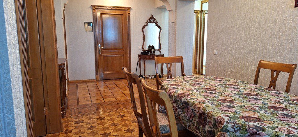 Satılır 4 otaqlı köhnə tikili 145 m² — Mənzil, Bakı (2)