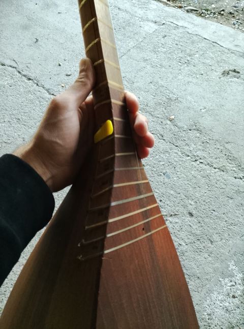 Elektro saz – gövdəsində quraşdırılmış elektronik sistemlə - Korpus — Xudat