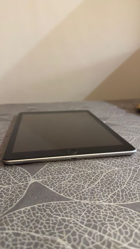 Apple iPad 6-cı nəsil, 32 GB — Bakı
