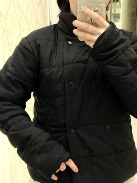 Qadınlar üçün qara rəngli qışlıq qısa paltarüstü gödəkçə - Model — 20 ₼ · Bakı · Jaketlər Qadınlar üçün qara rəngli qışlıq qısa paltarüstü gödəkçə - Model — Bakı